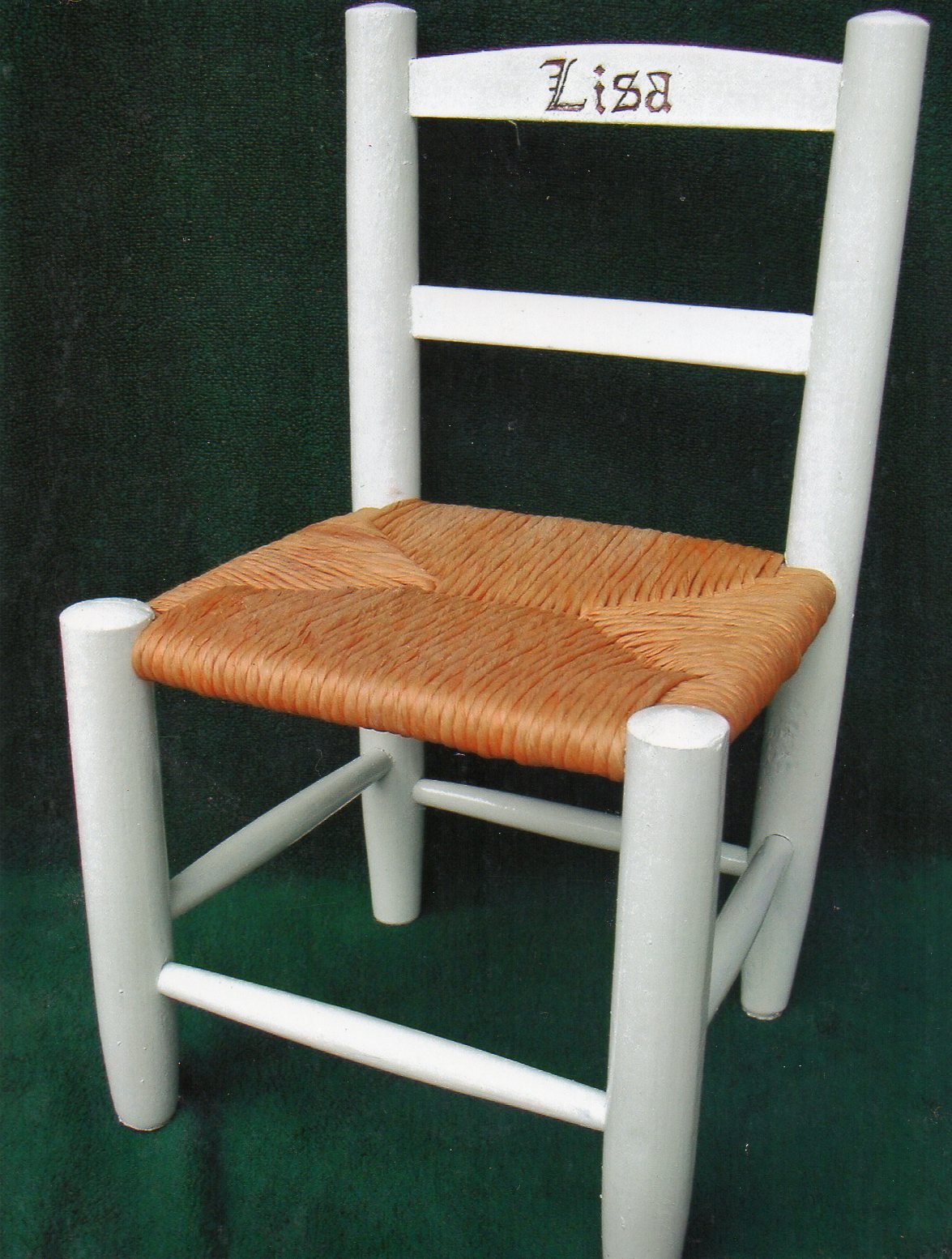 Petite chaise d'enfant rempaillée sur mesure