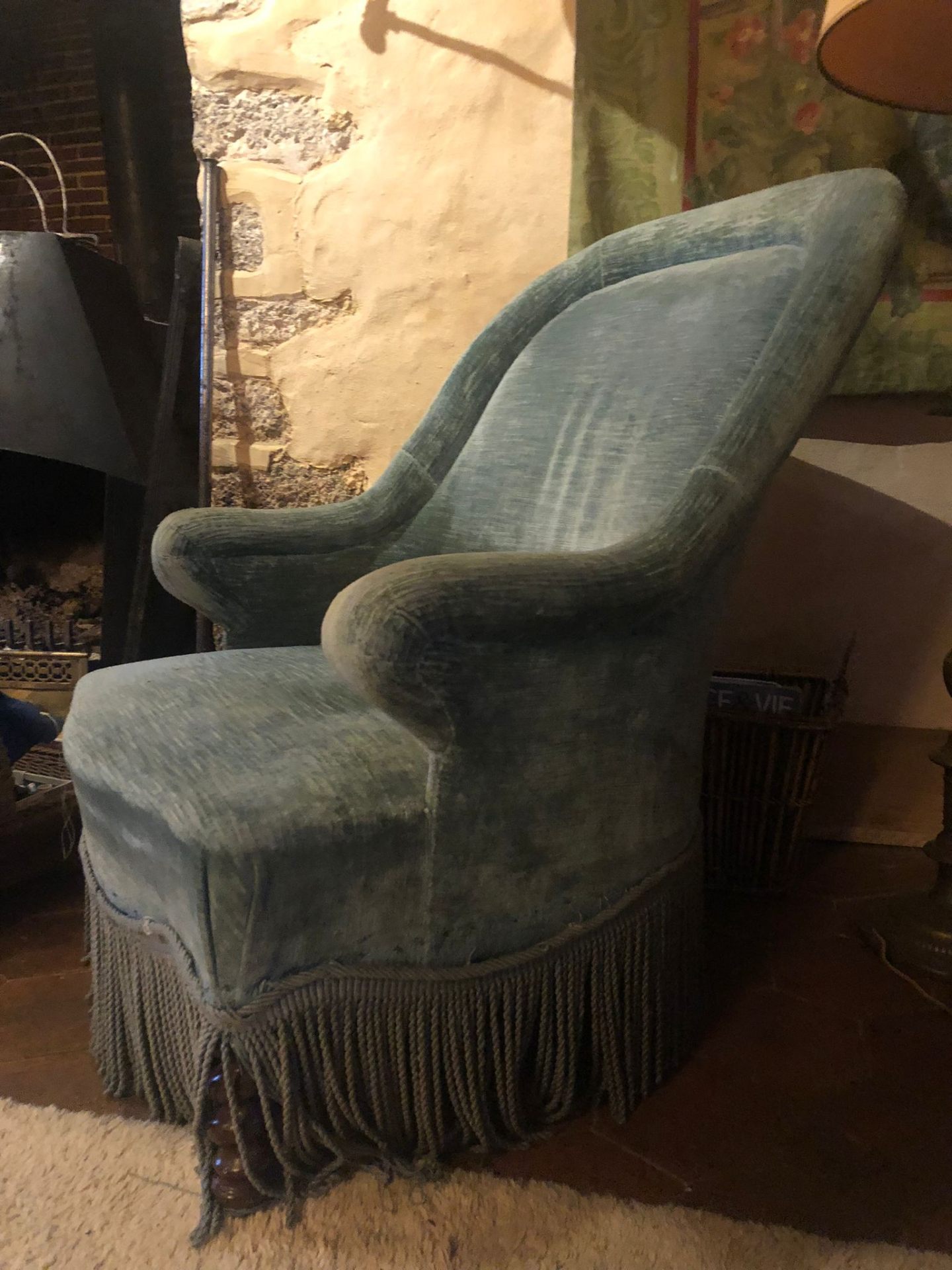 Avant : fauteuil crapaud en velours, à retapisser